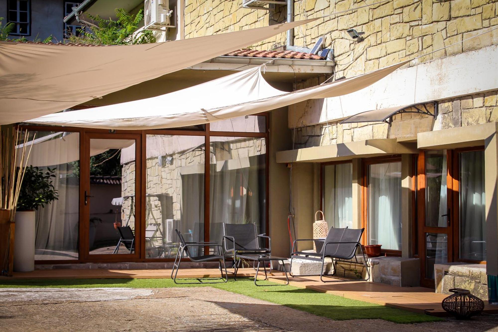 R34 Boutique Guest House เวลีคอเทอร์โนโว ภายนอก รูปภาพ